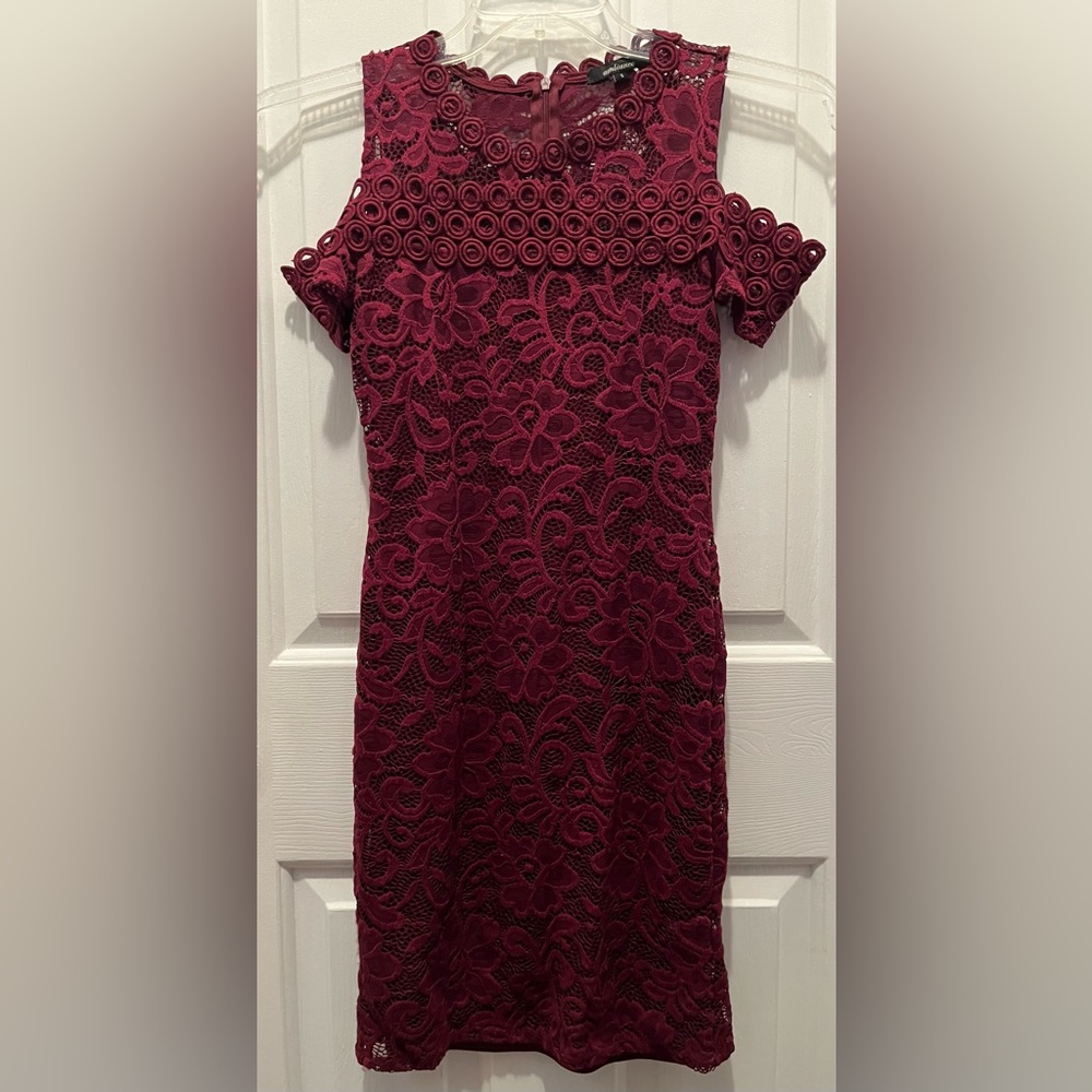Ambiance Burgundy Women's Small Lace Body-con Dress Lined stretch